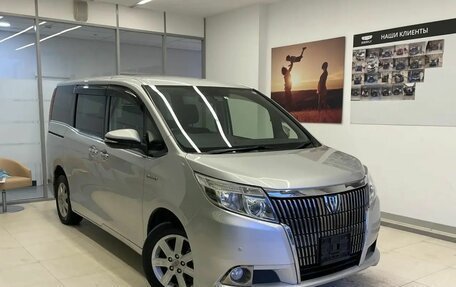 Toyota Esquire I, 2017 год, 1 870 000 рублей, 3 фотография