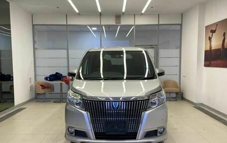 Toyota Esquire I, 2017 год, 1 870 000 рублей, 2 фотография