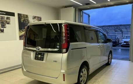 Toyota Esquire I, 2017 год, 1 870 000 рублей, 6 фотография
