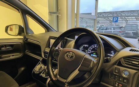 Toyota Esquire I, 2017 год, 1 870 000 рублей, 9 фотография