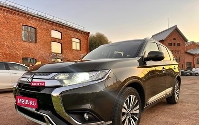 Mitsubishi Outlander III рестайлинг 3, 2020 год, 1 860 000 рублей, 1 фотография