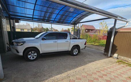 Toyota Hilux VIII, 2017 год, 3 050 000 рублей, 4 фотография