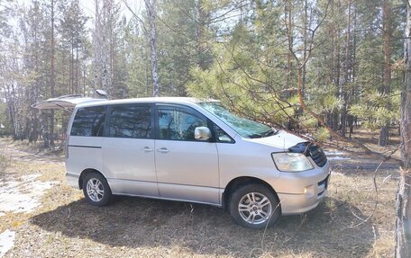 Toyota Noah III, 2002 год, 700 000 рублей, 4 фотография