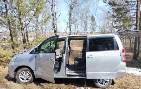 Toyota Noah III, 2002 год, 700 000 рублей, 8 фотография