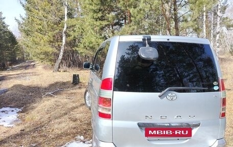 Toyota Noah III, 2002 год, 700 000 рублей, 2 фотография