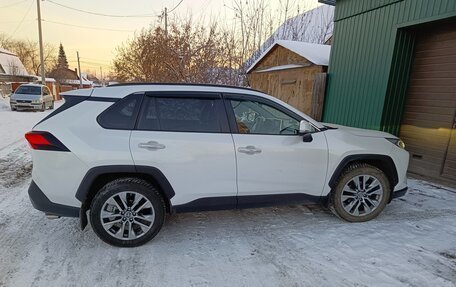 Toyota RAV4, 2021 год, 3 550 000 рублей, 3 фотография