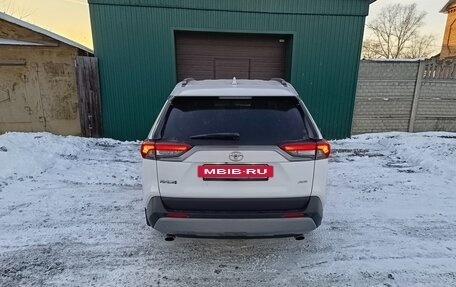 Toyota RAV4, 2021 год, 3 550 000 рублей, 2 фотография