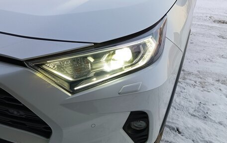 Toyota RAV4, 2021 год, 3 550 000 рублей, 8 фотография