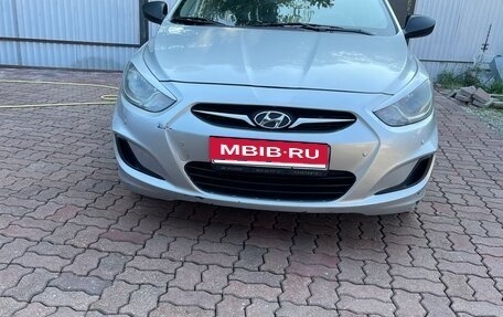Hyundai Solaris II рестайлинг, 2011 год, 420 000 рублей, 2 фотография