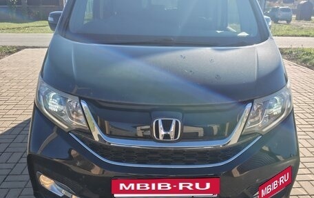 Honda Stepwgn IV рестайлинг, 2015 год, 2 550 000 рублей, 5 фотография