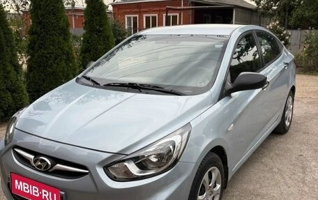 Hyundai Solaris II рестайлинг, 2013 год, 730 000 рублей, 1 фотография