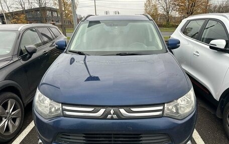 Mitsubishi Outlander III рестайлинг 3, 2014 год, 1 299 000 рублей, 2 фотография