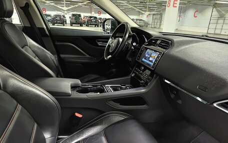 Jaguar F-Pace, 2017 год, 2 550 000 рублей, 13 фотография