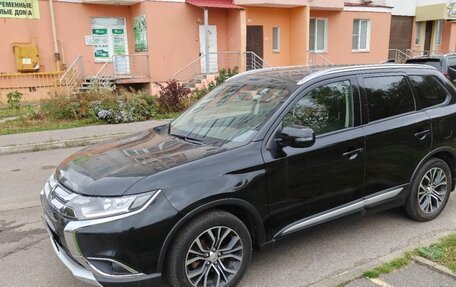 Mitsubishi Outlander III рестайлинг 3, 2017 год, 1 700 000 рублей, 2 фотография