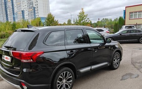Mitsubishi Outlander III рестайлинг 3, 2017 год, 1 700 000 рублей, 4 фотография