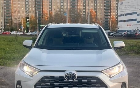 Toyota RAV4, 2021 год, 3 180 000 рублей, 2 фотография
