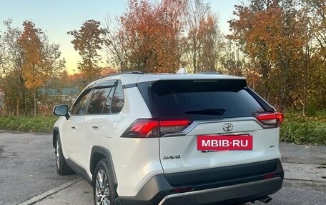 Toyota RAV4, 2021 год, 3 180 000 рублей, 3 фотография