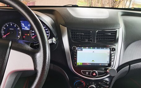 Hyundai Solaris II рестайлинг, 2012 год, 800 000 рублей, 8 фотография