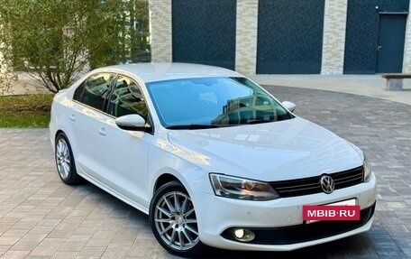 Volkswagen Jetta VII, 2014 год, 1 100 000 рублей, 2 фотография