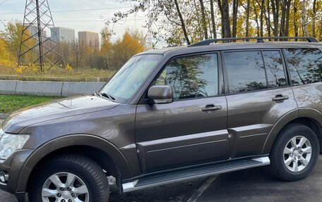 Mitsubishi Pajero IV рестайлинг 2, 2014 год, 2 500 000 рублей, 2 фотография