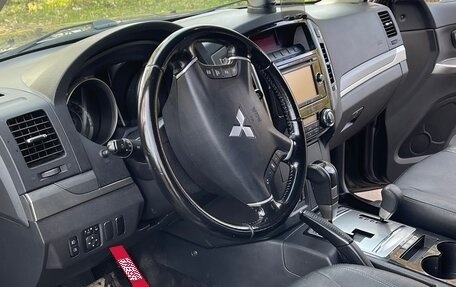 Mitsubishi Pajero IV рестайлинг 2, 2014 год, 2 500 000 рублей, 9 фотография