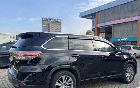 Toyota Highlander III, 2014 год, 2 990 000 рублей, 2 фотография