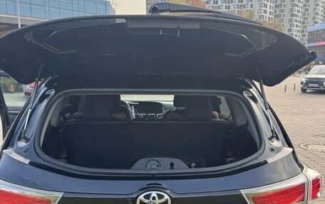 Toyota Highlander III, 2014 год, 2 990 000 рублей, 10 фотография