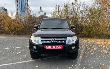 Mitsubishi Pajero IV рестайлинг 2, 2011 год, 2 095 000 рублей, 2 фотография