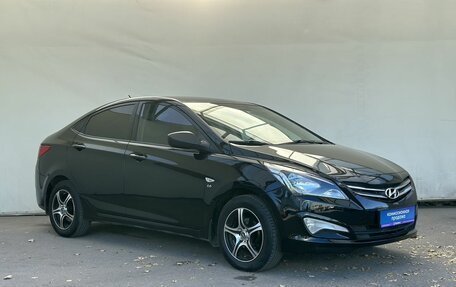Hyundai Solaris II рестайлинг, 2015 год, 970 000 рублей, 2 фотография