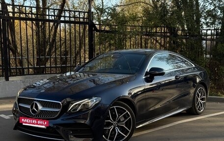 Mercedes-Benz E-Класс, 2017 год, 3 950 000 рублей, 4 фотография