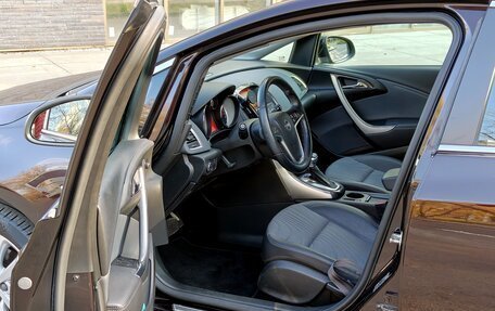 Opel Astra J, 2014 год, 1 300 000 рублей, 9 фотография