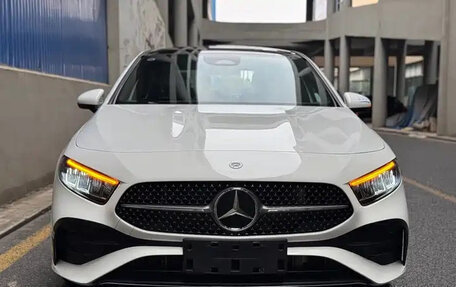 Mercedes-Benz A-Класс, 2023 год, 2 550 000 рублей, 2 фотография