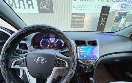 Hyundai Solaris II рестайлинг, 2015 год, 950 000 рублей, 1 фотография