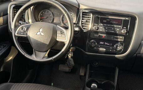Mitsubishi Outlander III рестайлинг 3, 2013 год, 1 280 000 рублей, 11 фотография