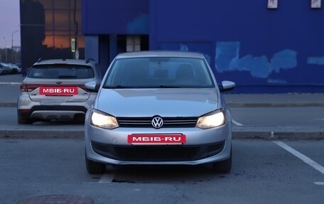 Volkswagen Polo VI (EU Market), 2010 год, 715 000 рублей, 2 фотография