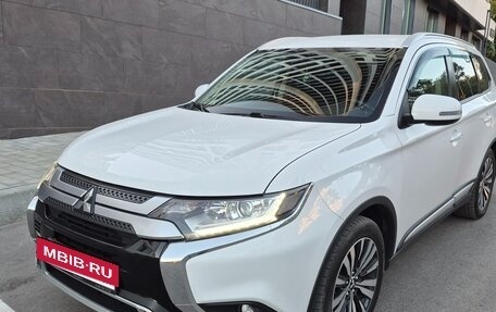Mitsubishi Outlander III рестайлинг 3, 2019 год, 2 150 000 рублей, 4 фотография