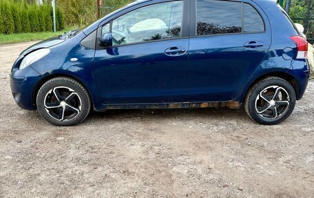 Toyota Yaris III, 2009 год, 360 000 рублей, 2 фотография