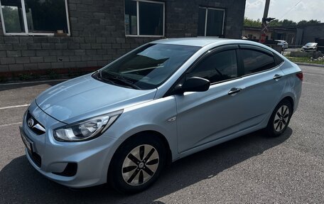 Hyundai Solaris II рестайлинг, 2013 год, 819 000 рублей, 3 фотография
