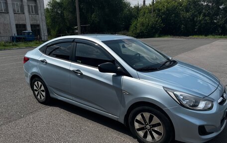 Hyundai Solaris II рестайлинг, 2013 год, 819 000 рублей, 2 фотография