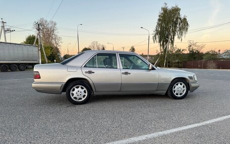 Mercedes-Benz E-Класс, 1994 год, 850 000 рублей, 3 фотография