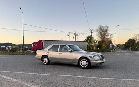 Mercedes-Benz E-Класс, 1994 год, 850 000 рублей, 2 фотография