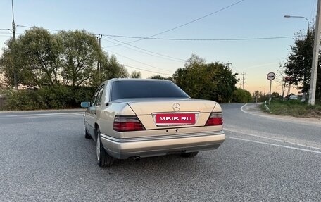 Mercedes-Benz E-Класс, 1994 год, 850 000 рублей, 5 фотография