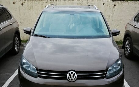 Volkswagen Touran III, 2014 год, 1 049 000 рублей, 1 фотография