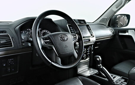 Toyota Land Cruiser Prado 150 рестайлинг, 2022 год, 6 990 000 рублей, 16 фотография