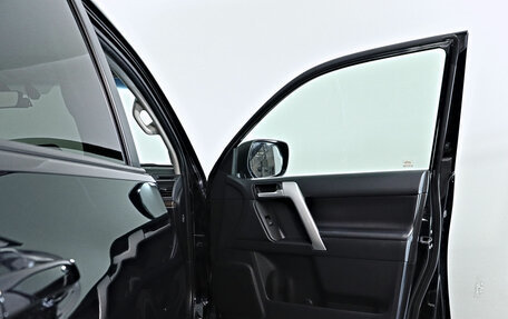 Toyota Land Cruiser Prado 150 рестайлинг, 2022 год, 6 990 000 рублей, 18 фотография