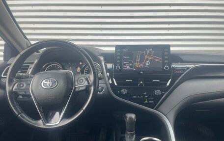 Toyota Camry, 2021 год, 3 390 000 рублей, 8 фотография