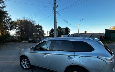 Mitsubishi Outlander III рестайлинг 3, 2014 год, 1 310 000 рублей, 4 фотография