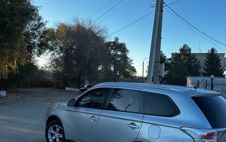 Mitsubishi Outlander III рестайлинг 3, 2014 год, 1 310 000 рублей, 5 фотография
