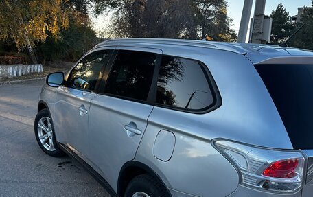Mitsubishi Outlander III рестайлинг 3, 2014 год, 1 310 000 рублей, 6 фотография