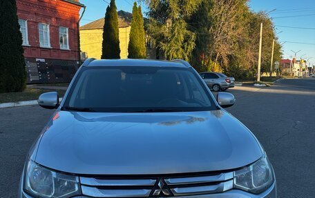 Mitsubishi Outlander III рестайлинг 3, 2014 год, 1 310 000 рублей, 10 фотография